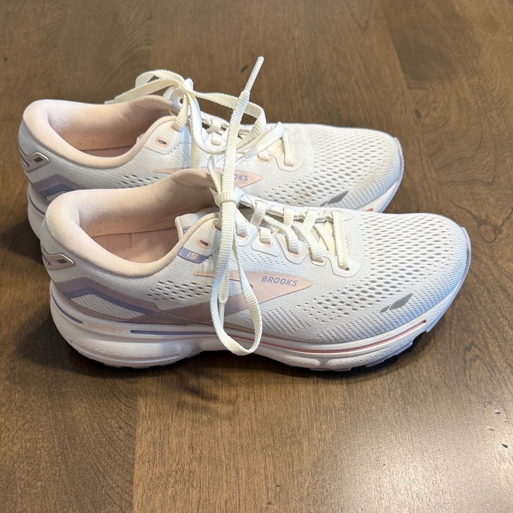 Brooks Women's Ghost 15 White and Light Pink Running Shoes